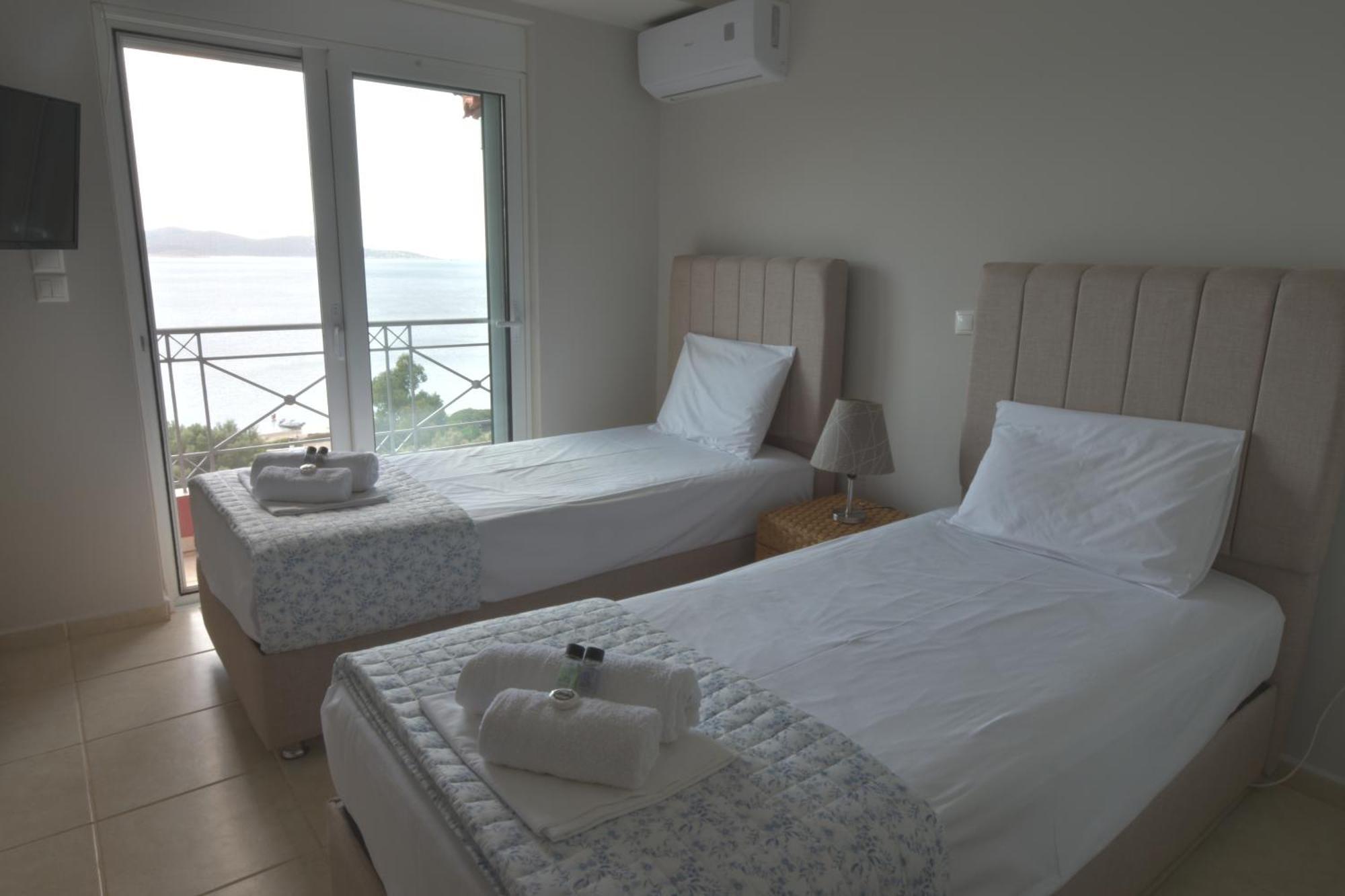 Blue Bay View - Beach House Vathirrevma 外观 照片